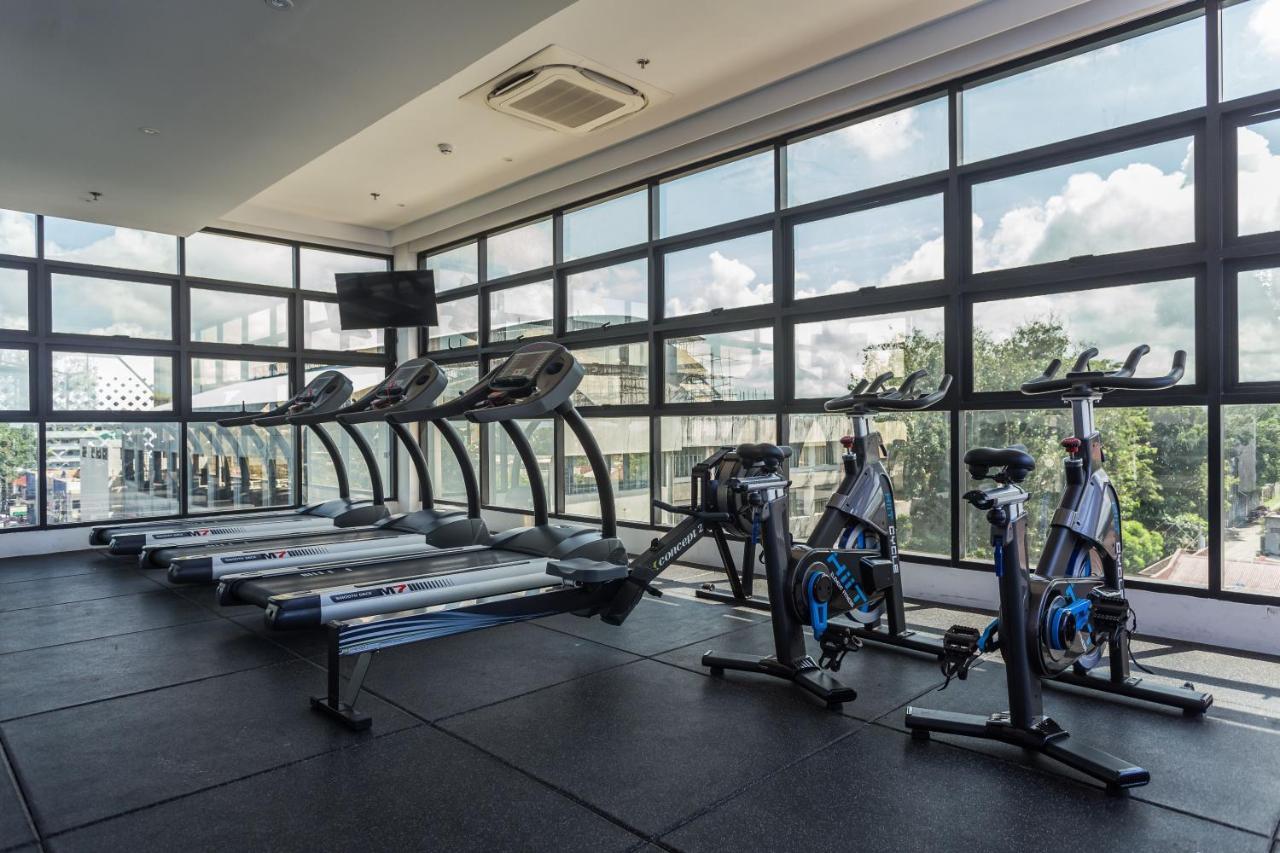 Stonehill Suites Баколод Екстериор снимка