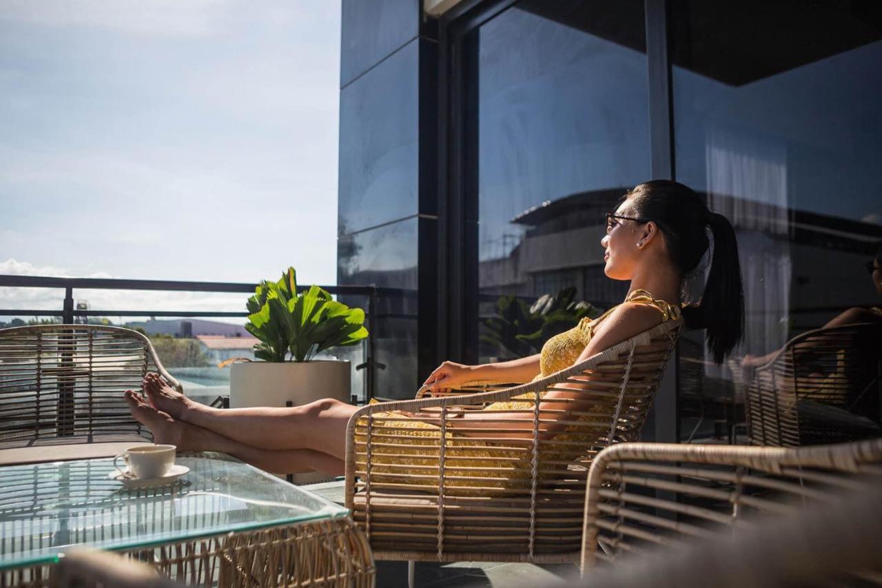 Stonehill Suites Баколод Екстериор снимка