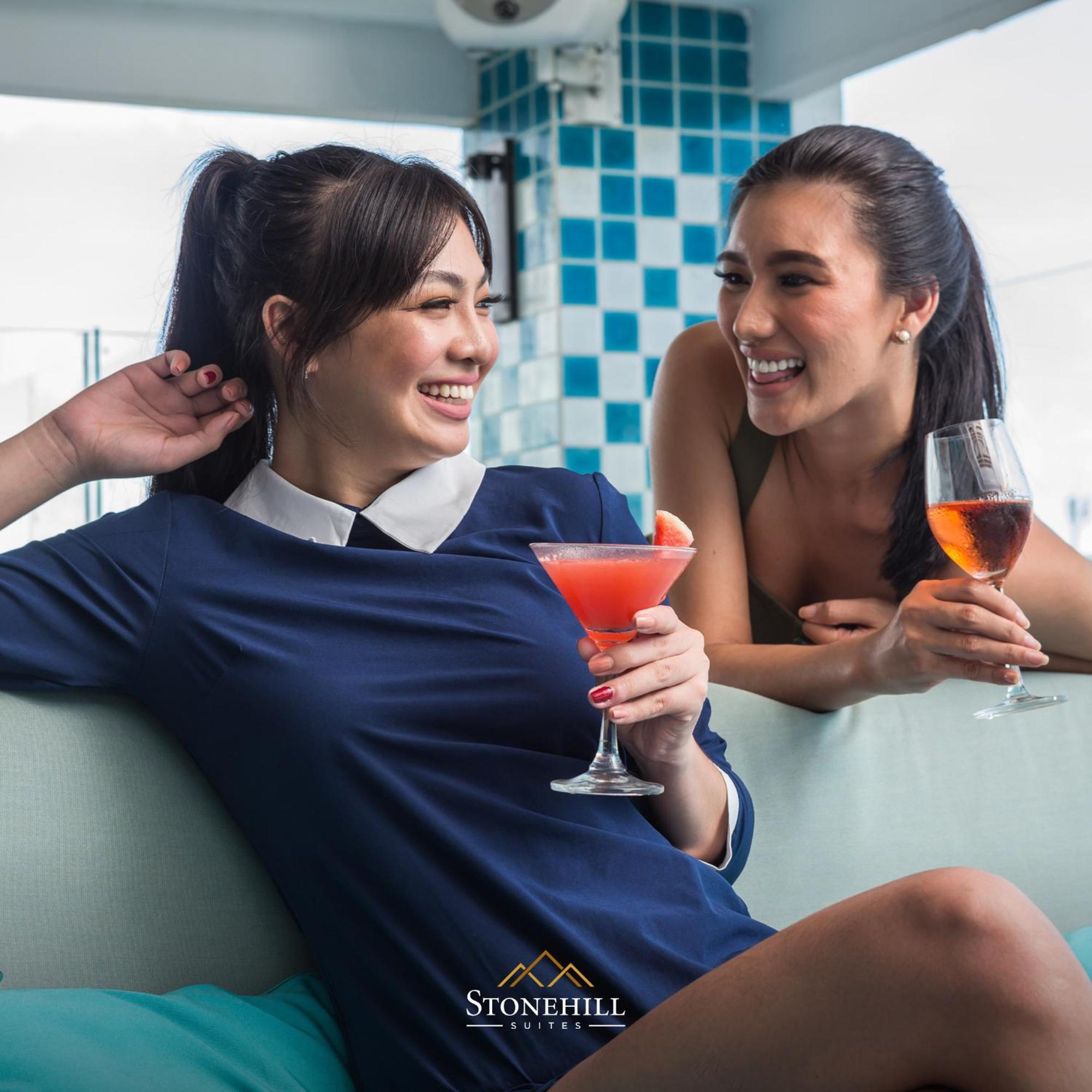 Stonehill Suites Баколод Екстериор снимка