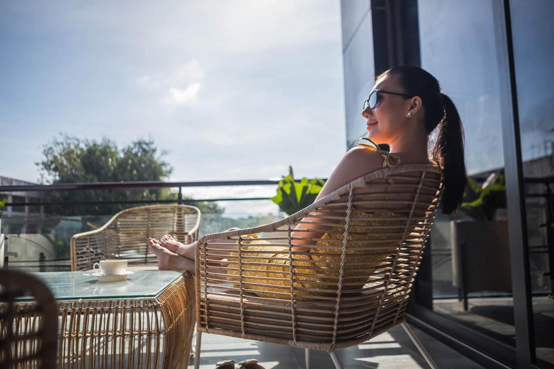 Stonehill Suites Баколод Екстериор снимка