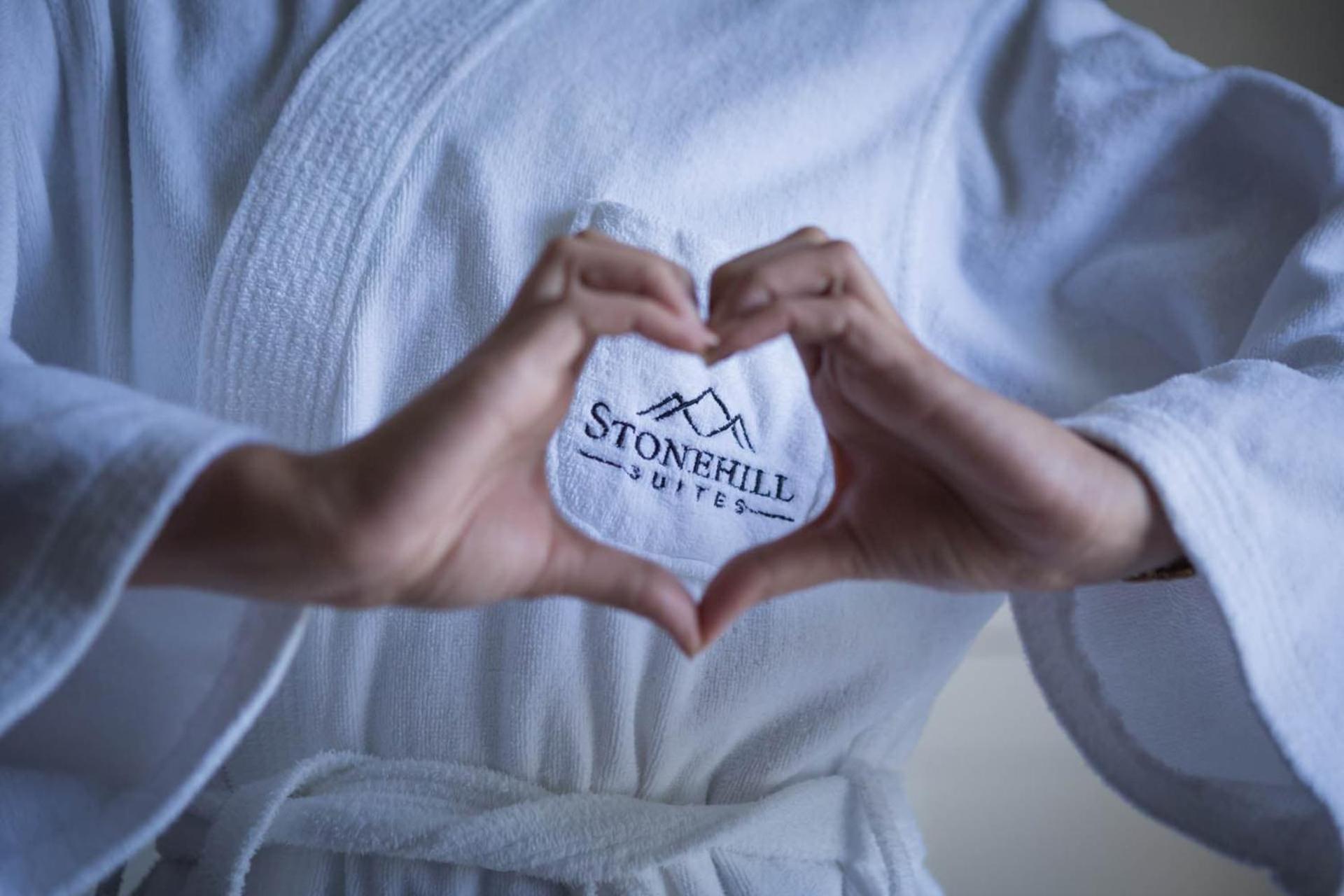 Stonehill Suites Баколод Екстериор снимка