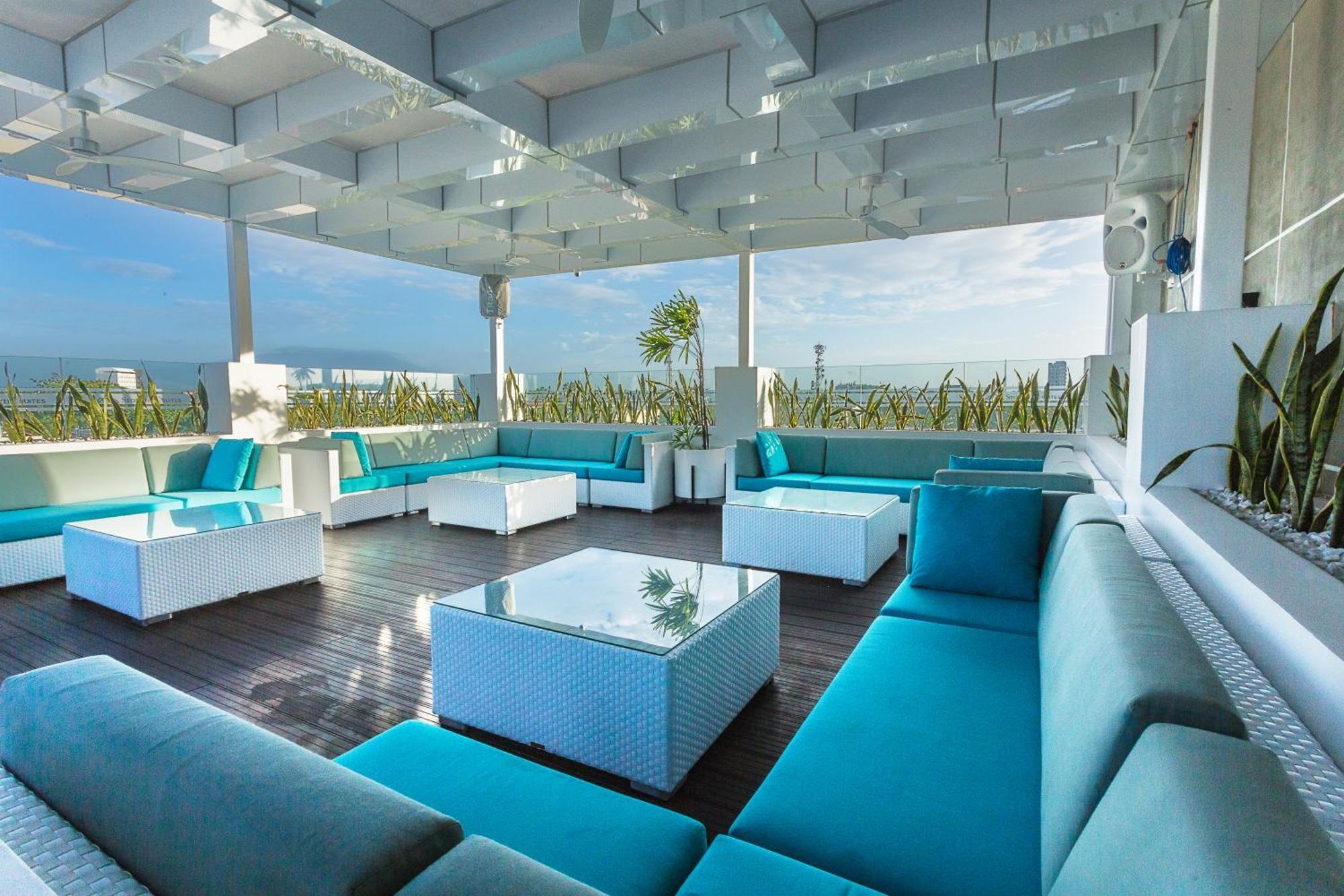 Stonehill Suites Баколод Екстериор снимка