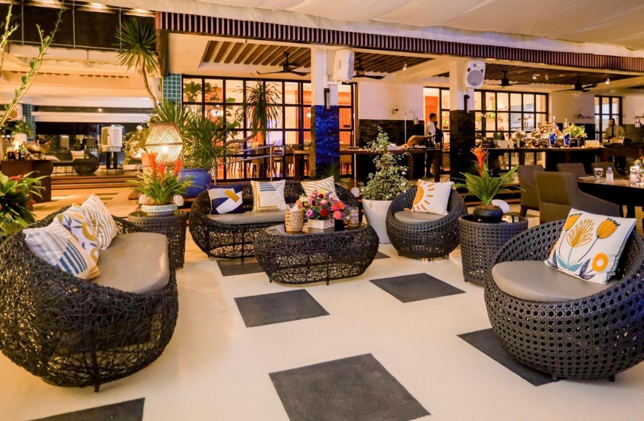 Stonehill Suites Баколод Екстериор снимка