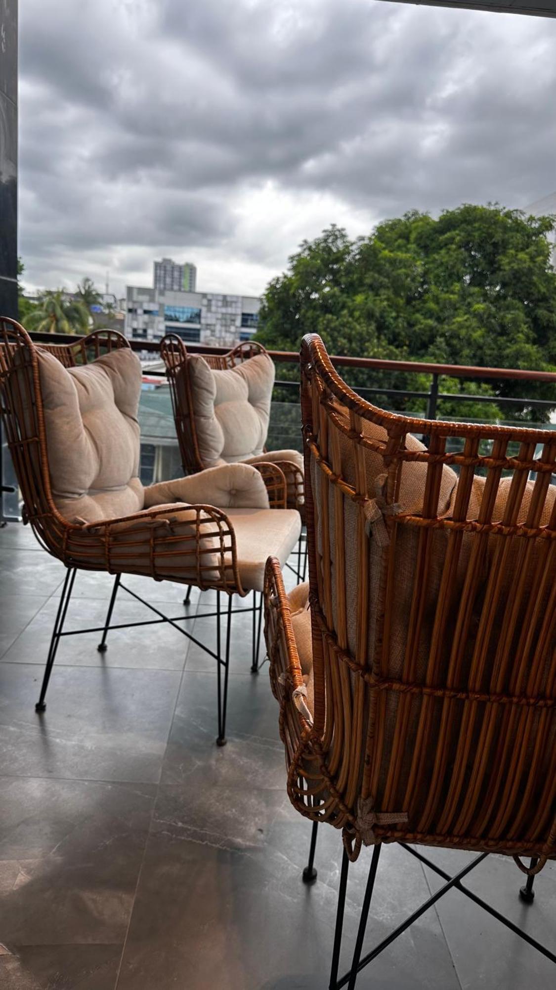 Stonehill Suites Баколод Екстериор снимка